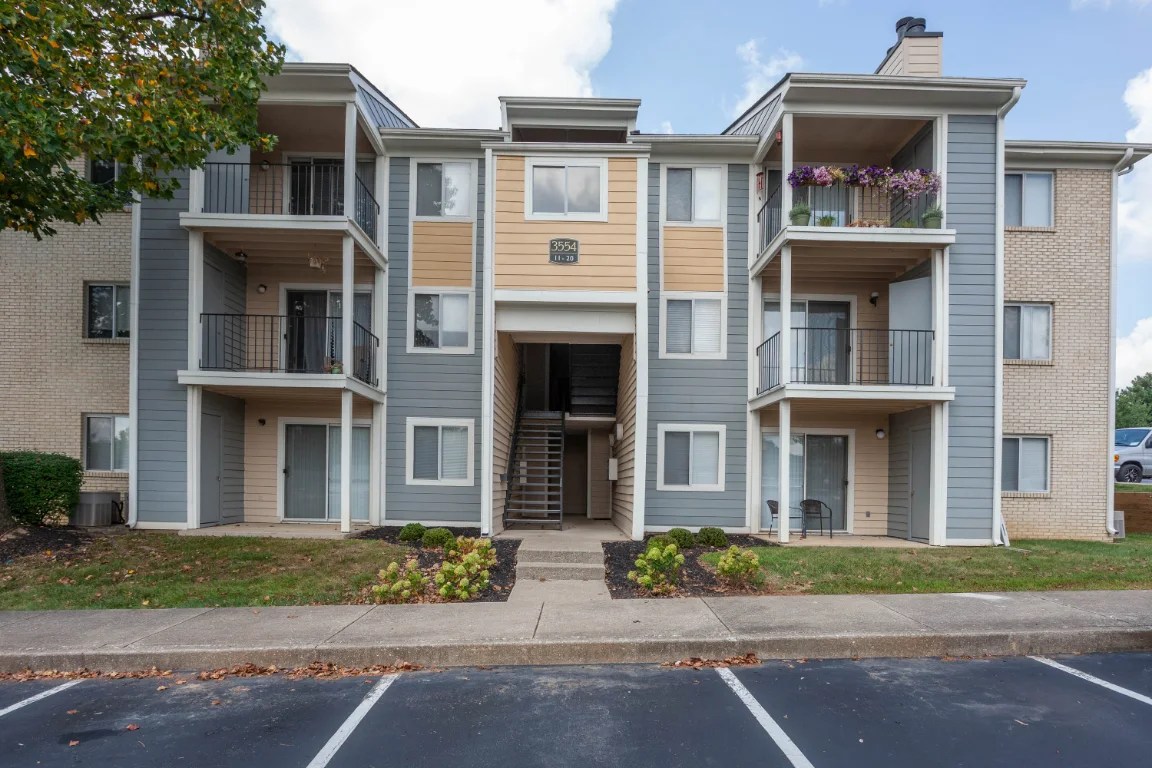 Apartments for Rent in Lexington, KY Chinoe Creek Photos